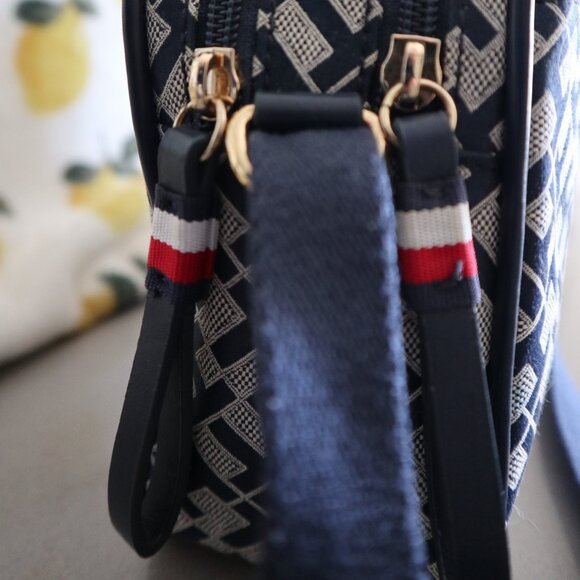 Tommy Hilfiger Crossbody Fabric Bag - Picture 3 of 13